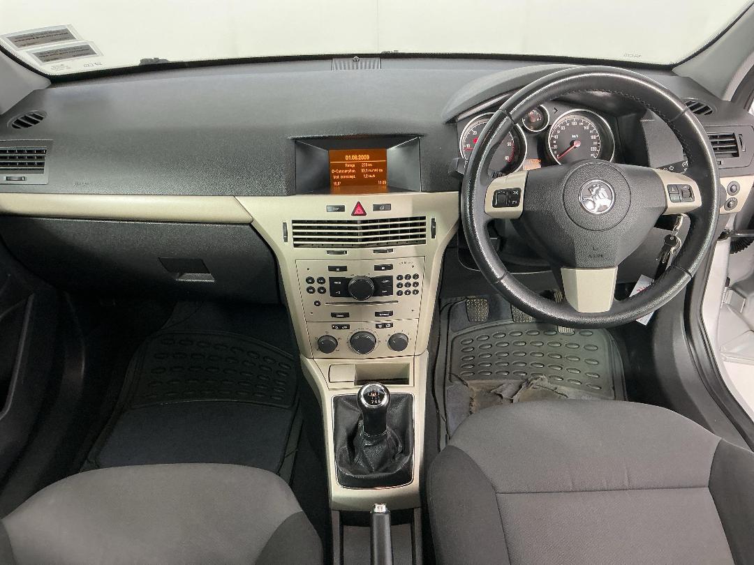 Photo '17' of Holden Astra