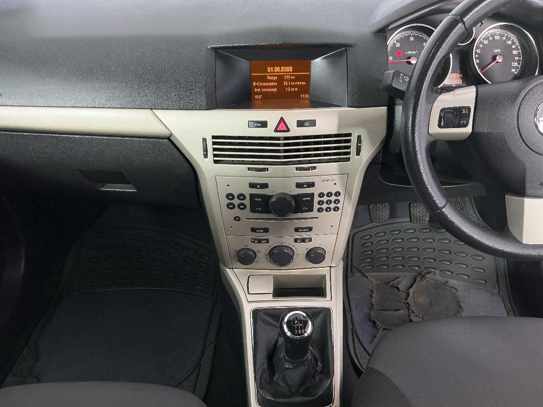 Photo '18' of Holden Astra