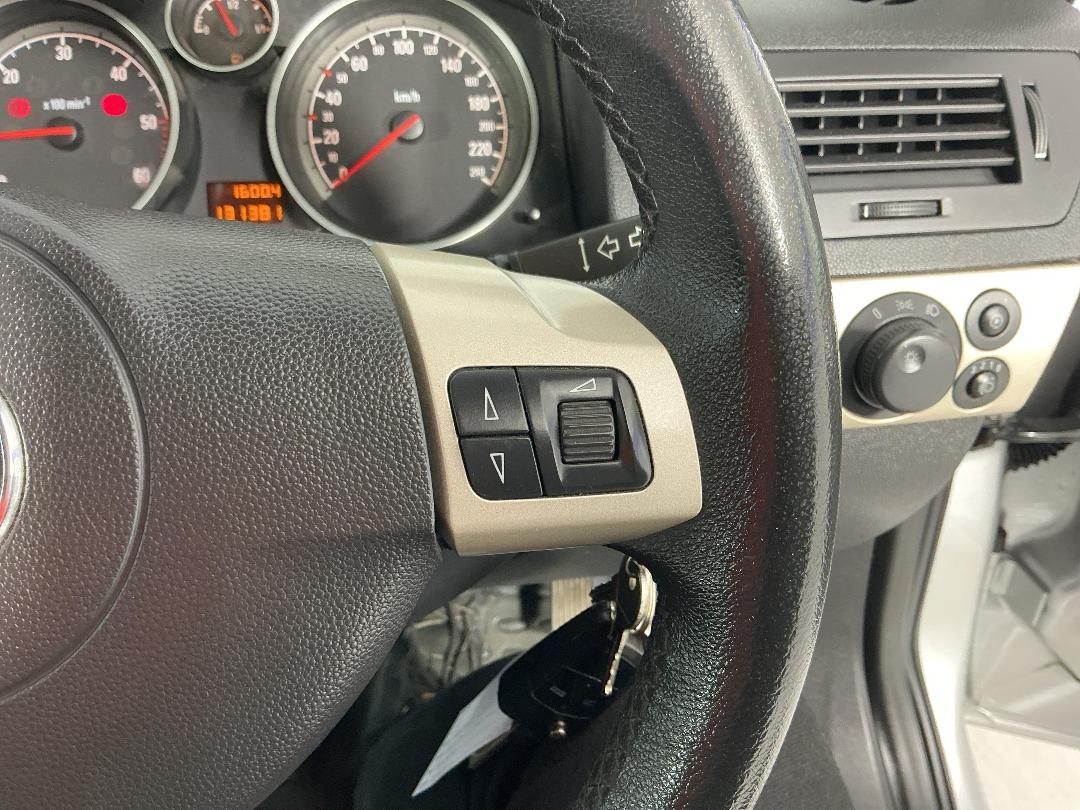 Photo '24' of Holden Astra