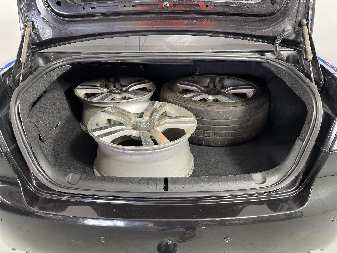 Photo '14' of Holden Commodore