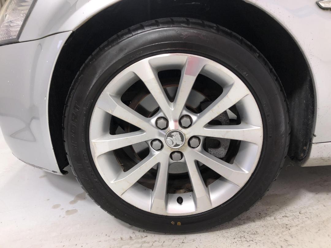 Photo '10' of Holden Commodore