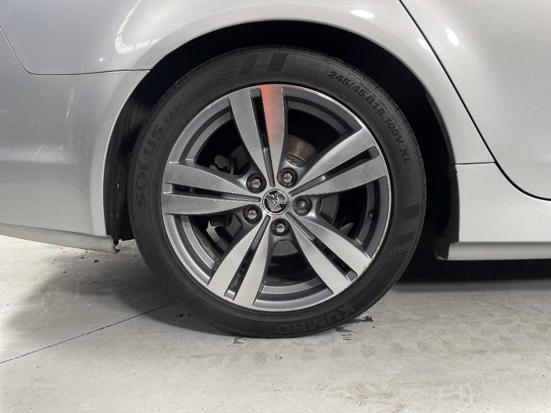 Photo '12' of Holden Commodore