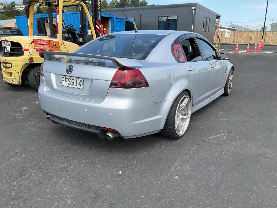 Photo '2' of Holden Commodore SV6