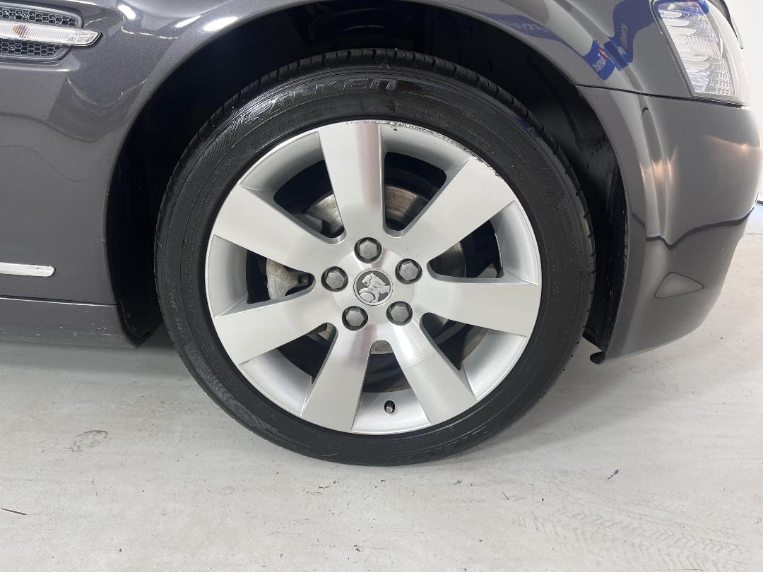 Photo '9' of Holden Commodore Photo '9' of Holden Commodore