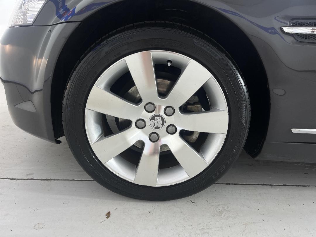 Photo '10' of Holden Commodore Photo '10' of Holden Commodore