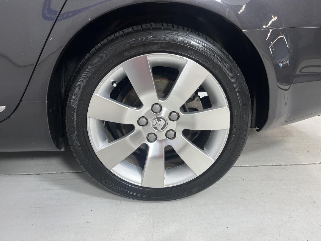 Photo '11' of Holden Commodore Photo '11' of Holden Commodore