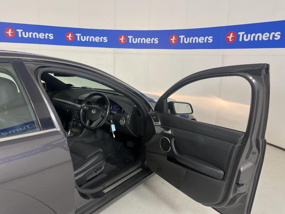 Photo '15' of Holden Commodore Photo '15' of Holden Commodore