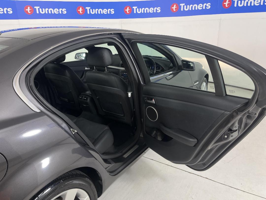 Photo '19' of Holden Commodore Photo '19' of Holden Commodore