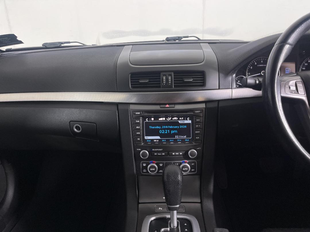 Photo '18' of Holden Commodore Photo '18' of Holden Commodore