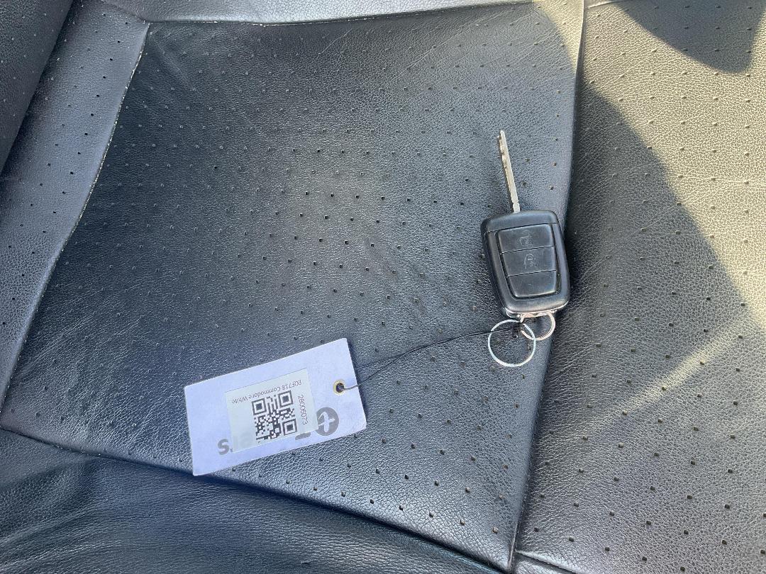 Photo '7' of Holden Commodore Sptwgn Calais VV6