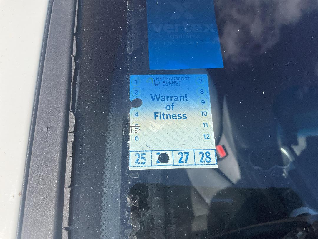 Photo '11' of Holden Commodore Sptwgn Calais VV6