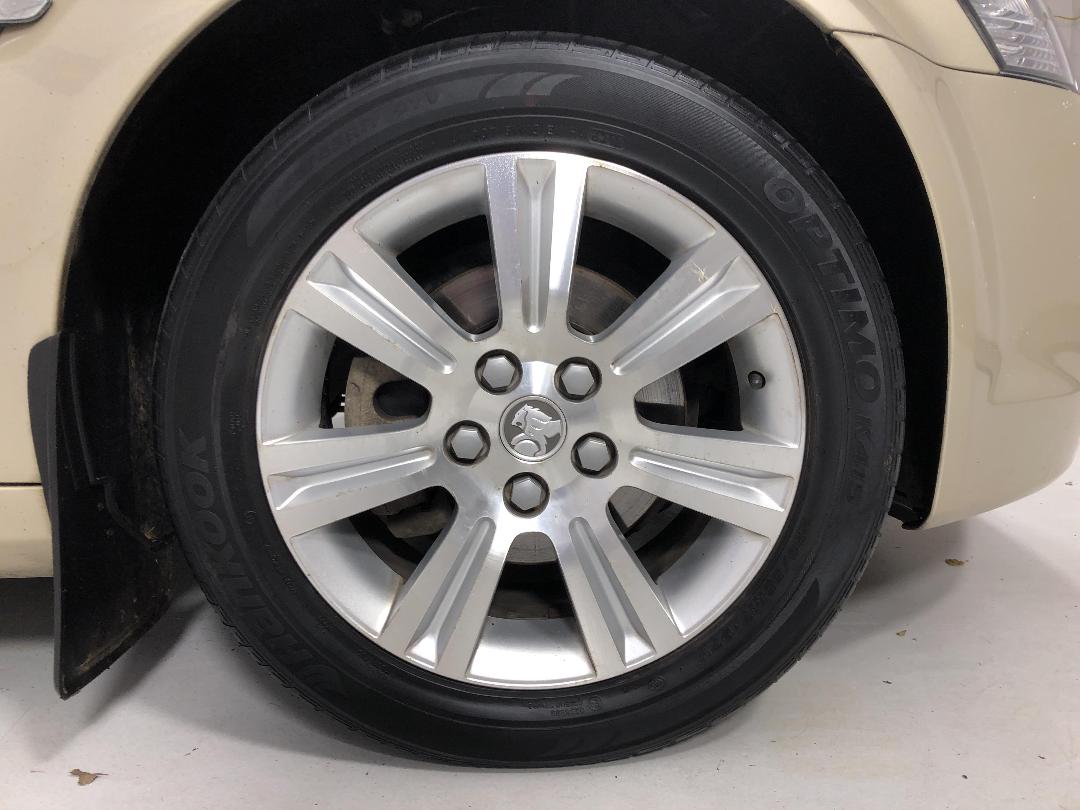 Photo '9' of Holden Commodore