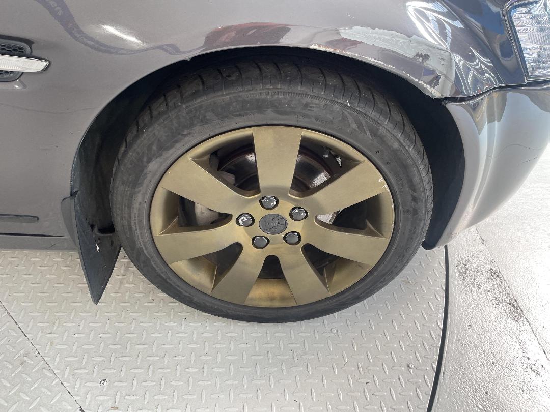 Photo '9' of Holden Commodore Photo '9' of Holden Commodore