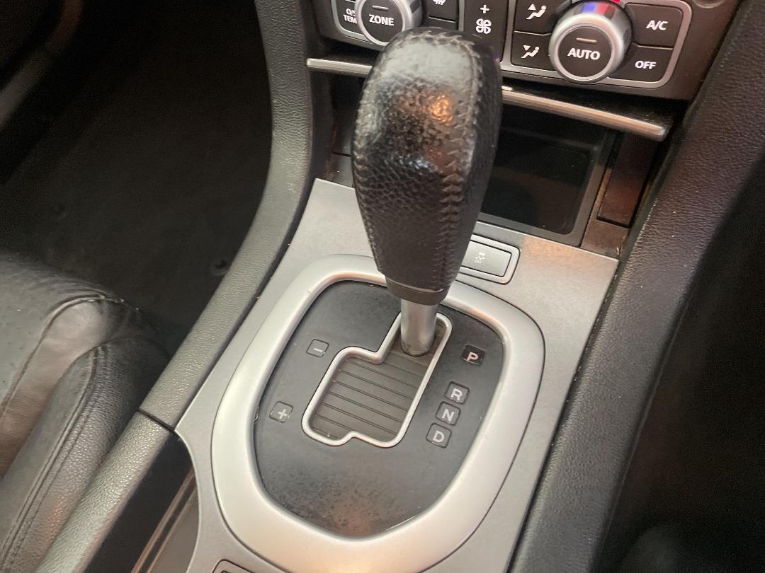 Photo '30' of Holden Commodore Photo '30' of Holden Commodore