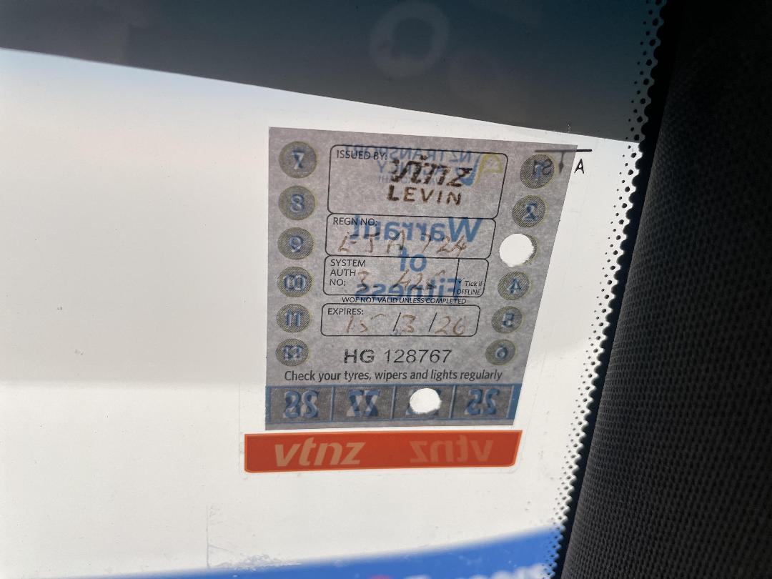 Photo '32' of Holden Commodore Photo '32' of Holden Commodore