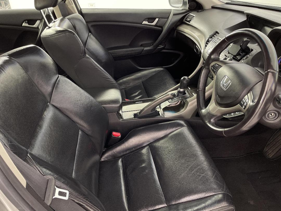 Photo '16' of Honda Accord