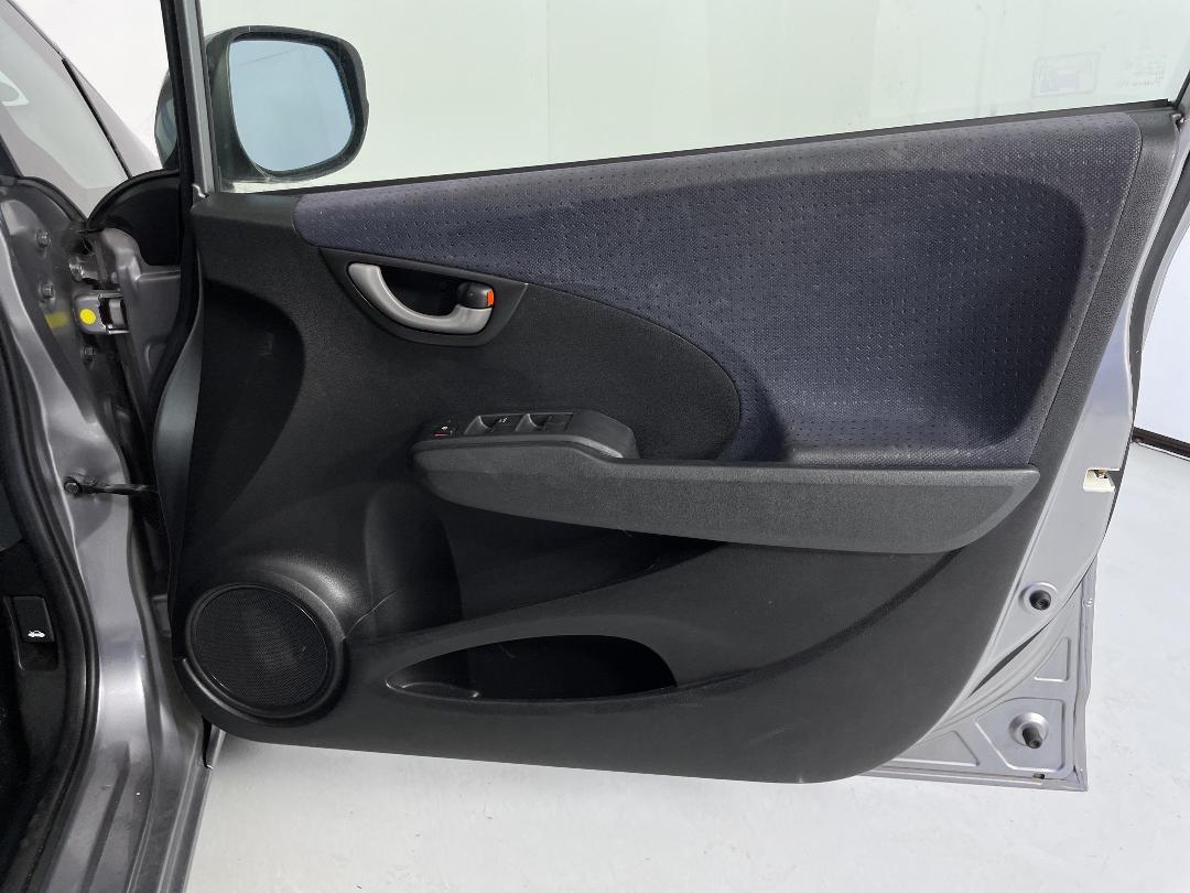 Photo '13' of Honda FIT