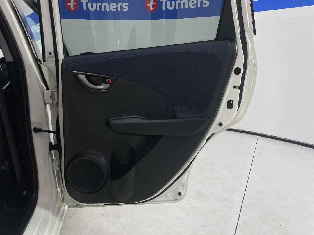 Photo '19' of Honda FIT Photo '19' of Honda FIT