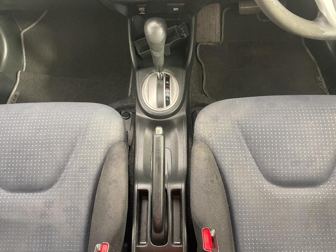 Photo '18' of Honda FIT Photo '18' of Honda FIT