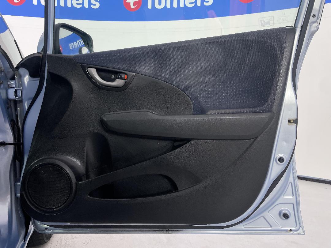 Photo '15' of Honda FIT Photo '15' of Honda FIT