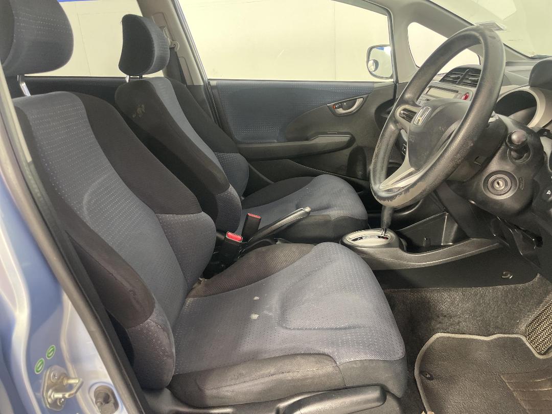 Photo '16' of Honda FIT Photo '16' of Honda FIT