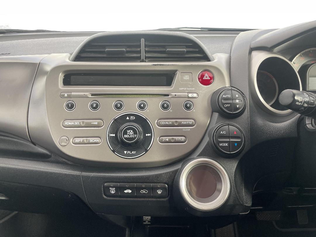 Photo '18' of Honda FIT Photo '18' of Honda FIT