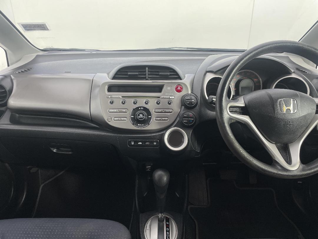 Photo '17' of Honda FIT Photo '17' of Honda FIT