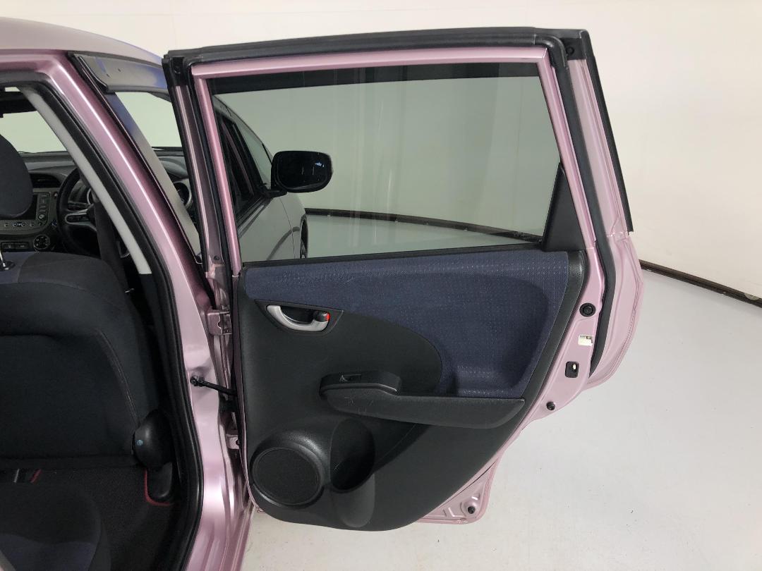 Photo '19' of Honda FIT Photo '19' of Honda FIT