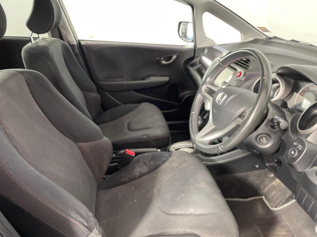 Photo '16' of Honda FIT Photo '16' of Honda FIT