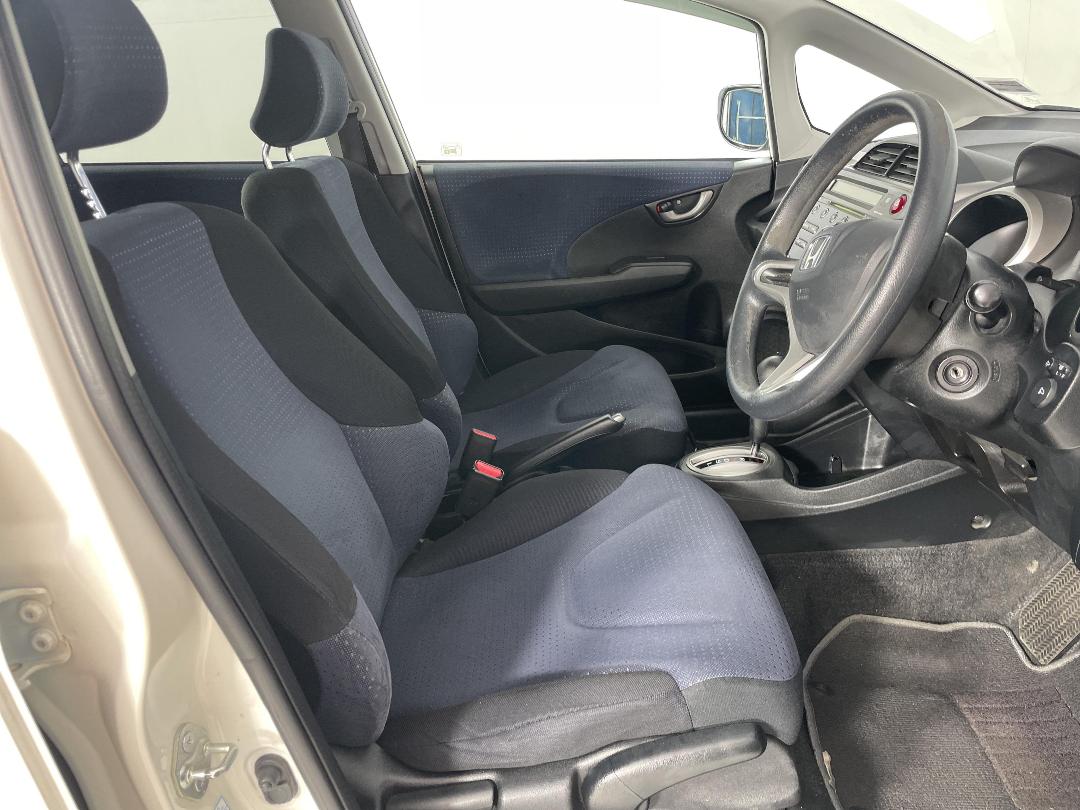 Photo '16' of Honda FIT Photo '16' of Honda FIT