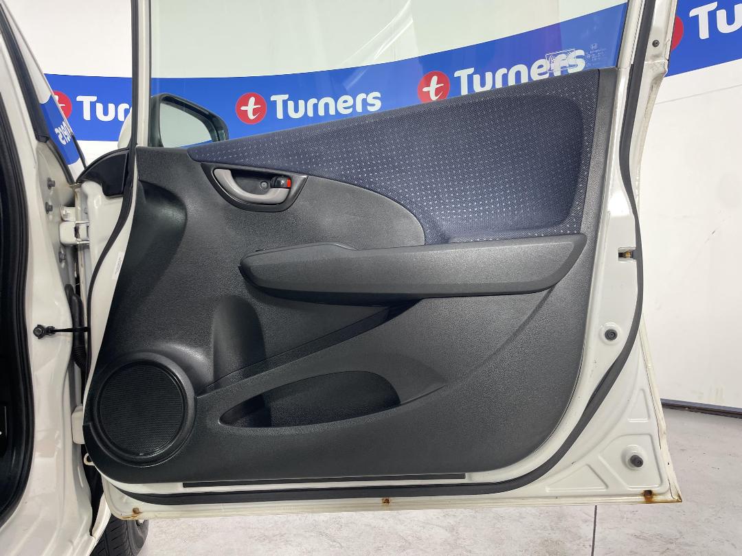 Photo '15' of Honda FIT Photo '15' of Honda FIT