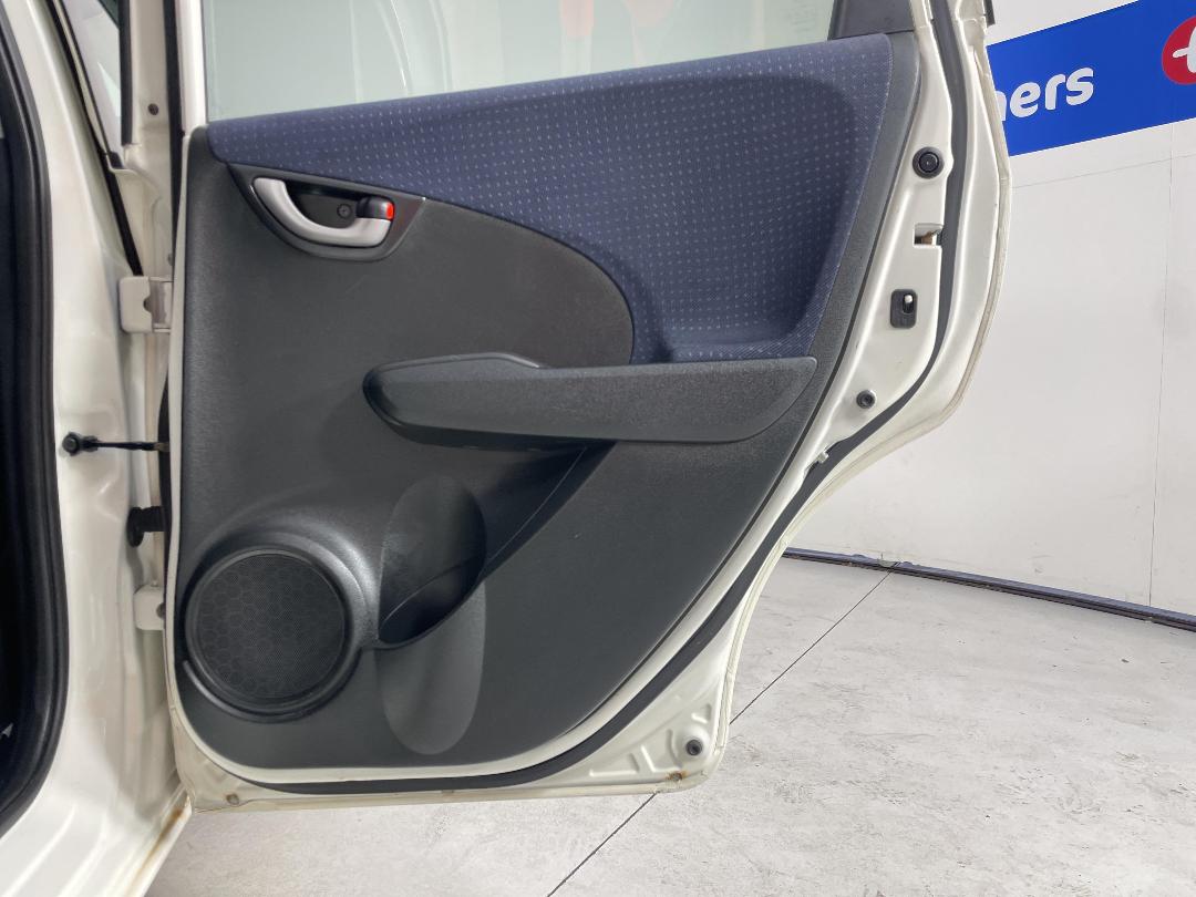 Photo '19' of Honda FIT Photo '19' of Honda FIT