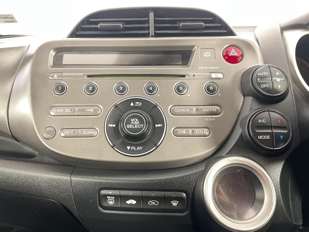 Photo '18' of Honda FIT Photo '18' of Honda FIT