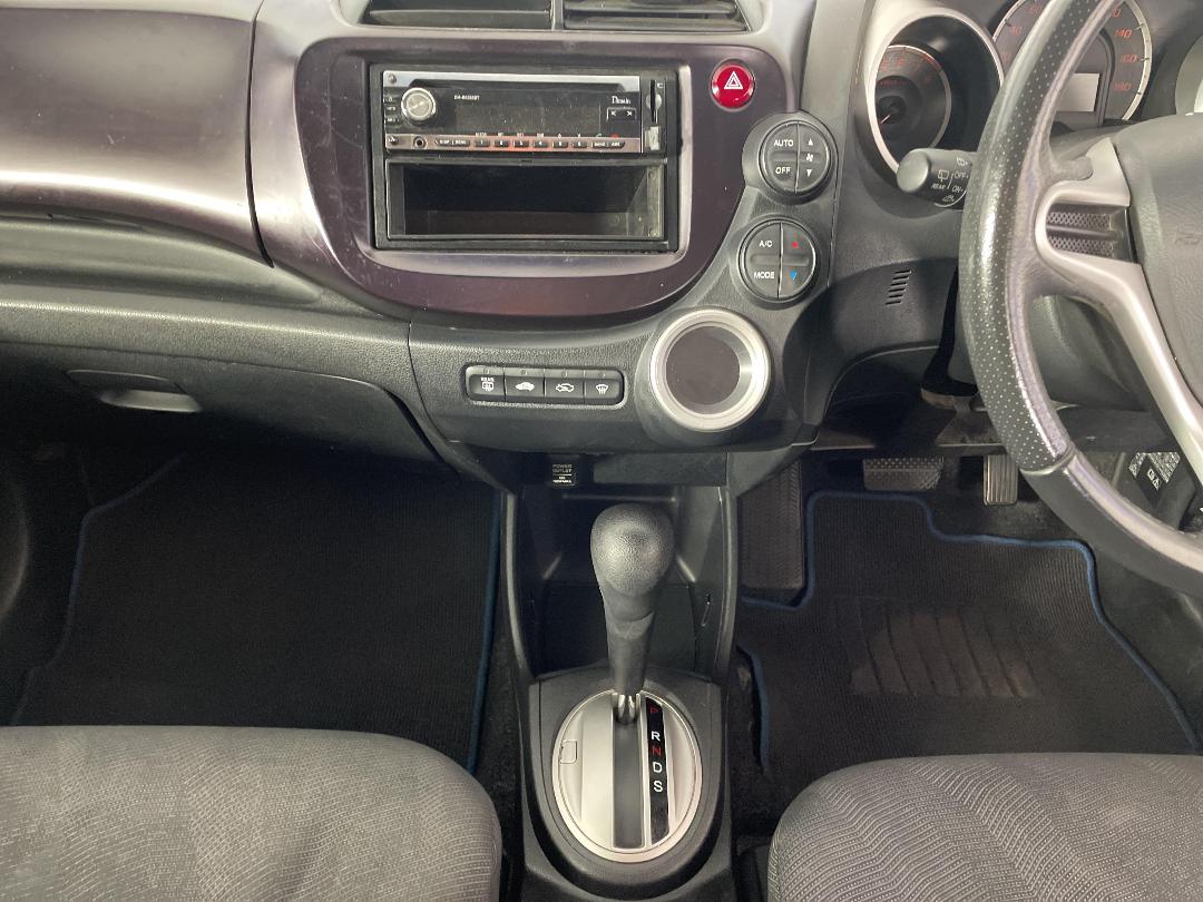 Photo '18' of Honda FIT Photo '18' of Honda FIT