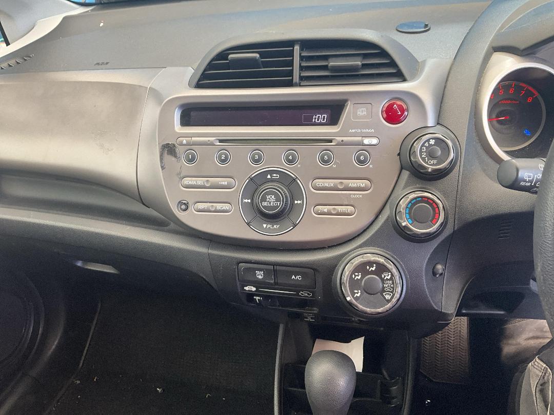 Photo '30' of Honda FIT Photo '30' of Honda FIT