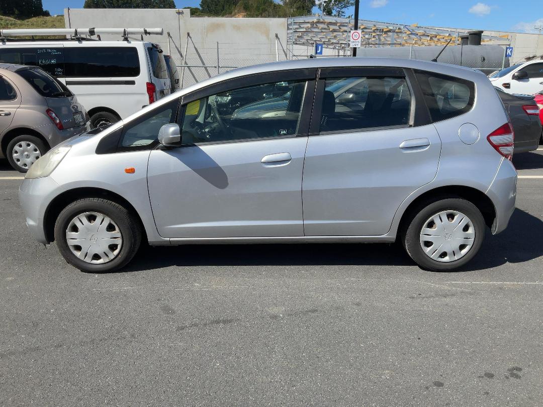 Photo '4' of Honda FIT