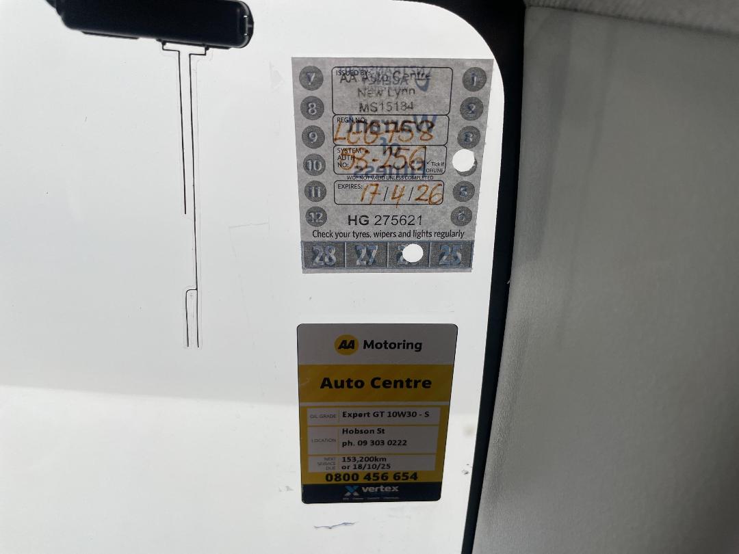 Photo '32' of Honda FIT