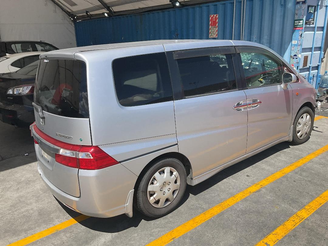 Photo '15' of Honda Stepwagon Photo '15' of Honda Stepwagon
