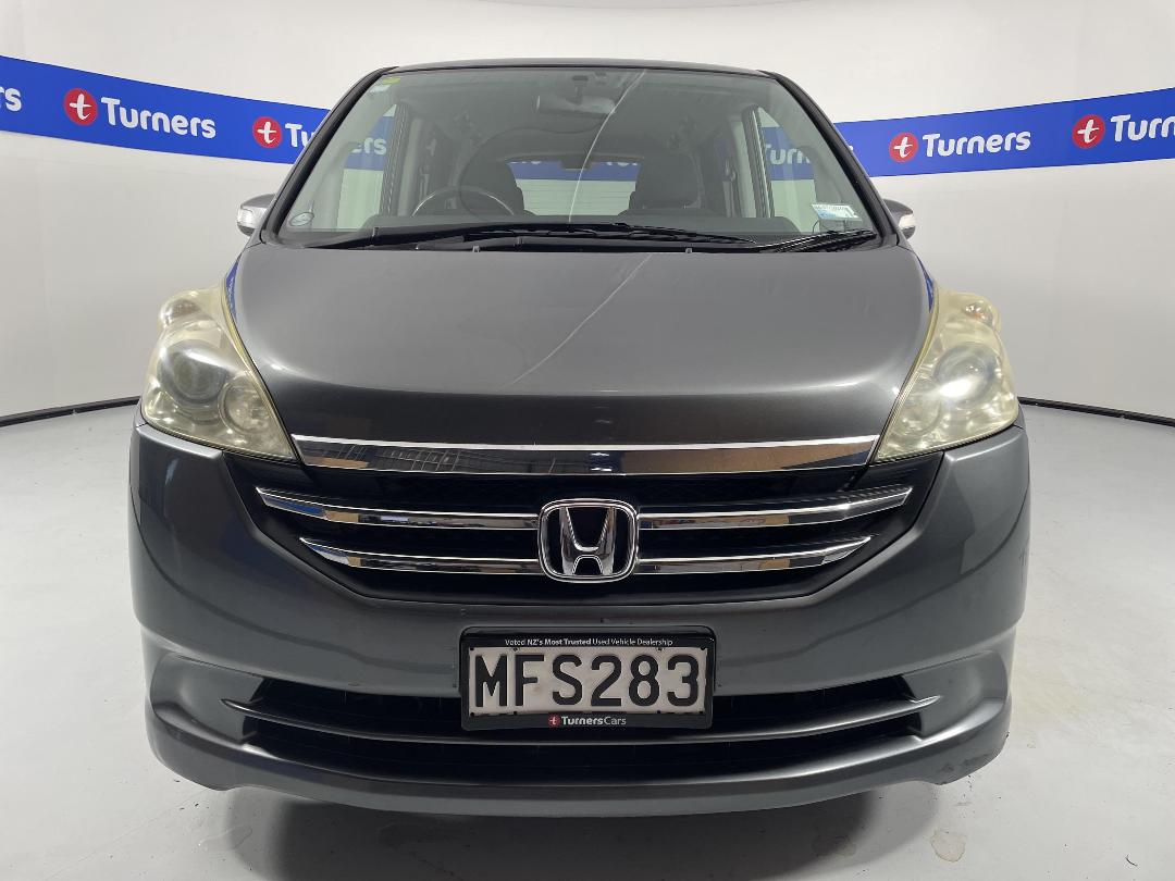 Photo '2' of Honda Stepwagon Photo '2' of Honda Stepwagon