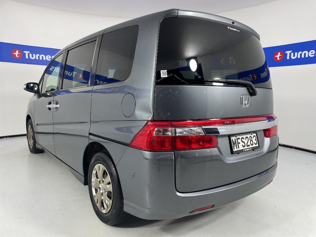 Photo '5' of Honda Stepwagon Photo '5' of Honda Stepwagon