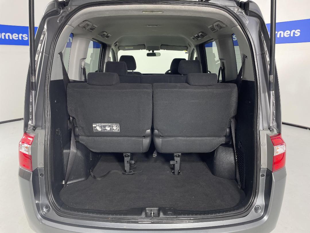 Photo '14' of Honda Stepwagon Photo '14' of Honda Stepwagon