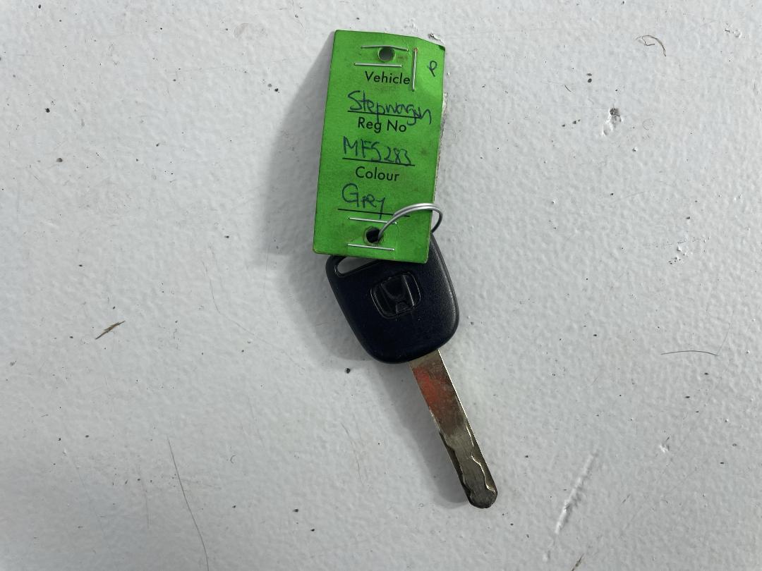 Photo '21' of Honda Stepwagon Photo '21' of Honda Stepwagon