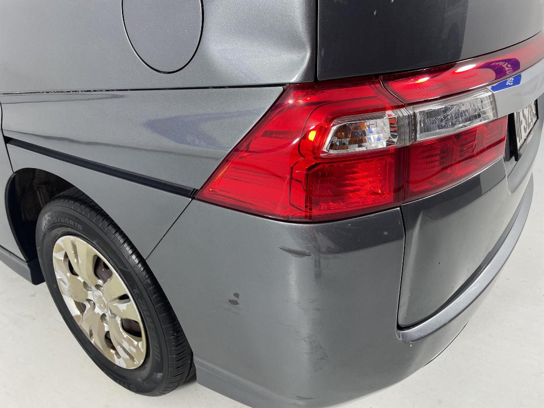 Photo '25' of Honda Stepwagon Photo '25' of Honda Stepwagon