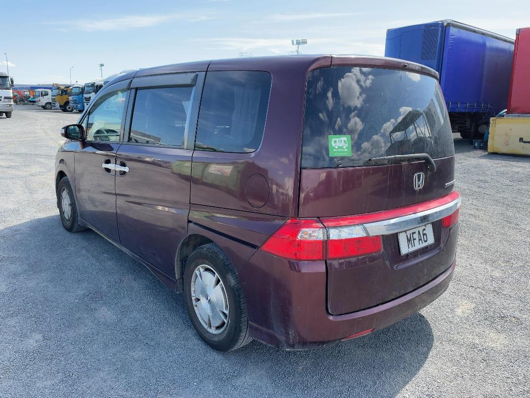 Photo '5' of Honda Stepwagon Photo '5' of Honda Stepwagon