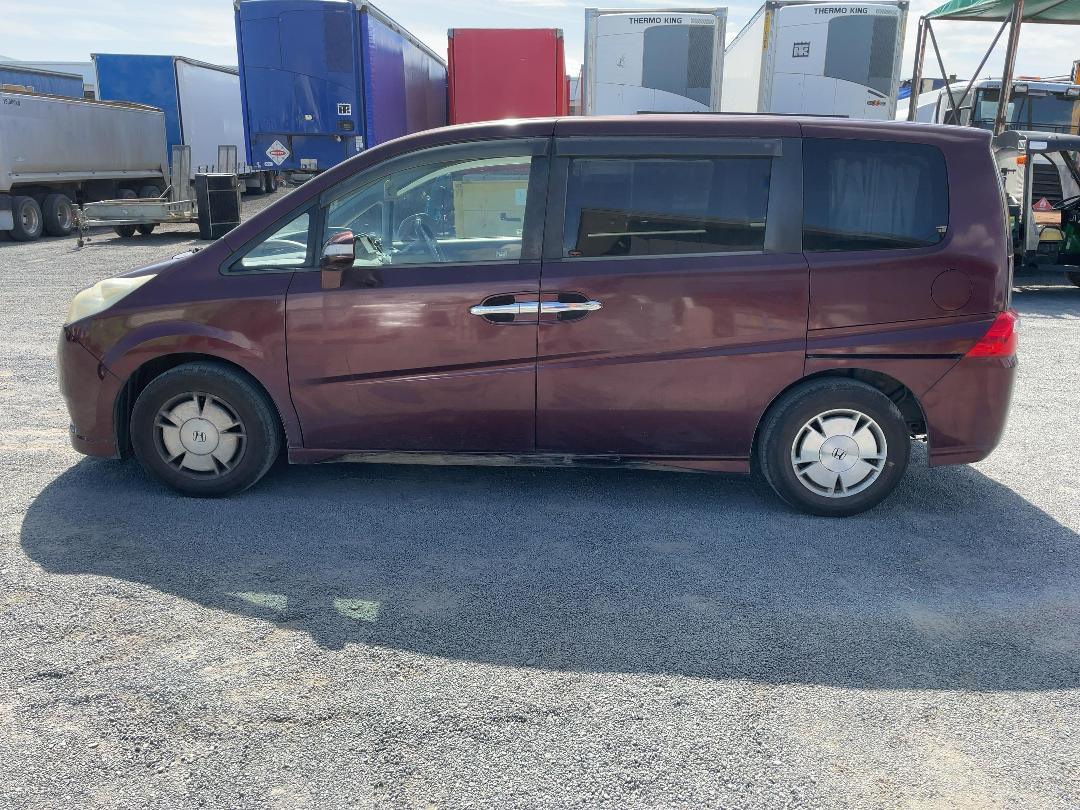 Photo '6' of Honda Stepwagon Photo '6' of Honda Stepwagon