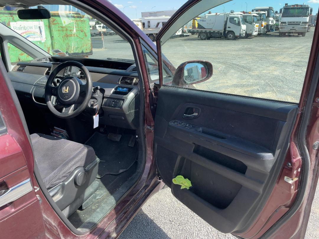 Photo '10' of Honda Stepwagon Photo '10' of Honda Stepwagon