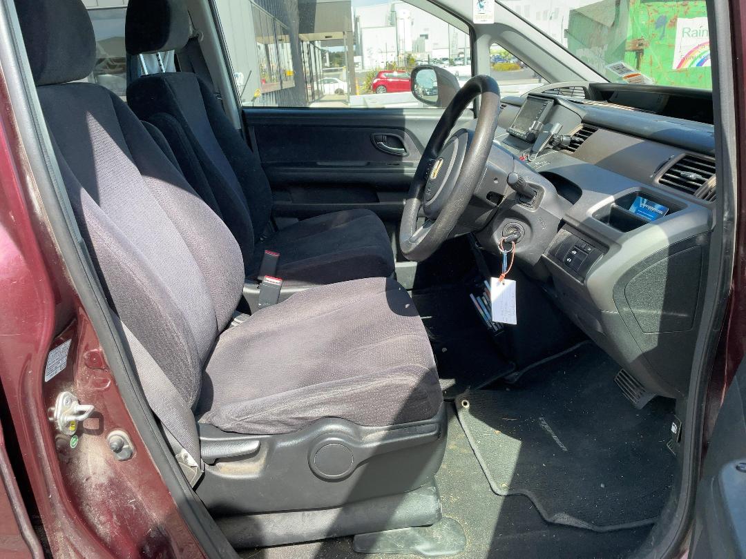 Photo '11' of Honda Stepwagon Photo '11' of Honda Stepwagon