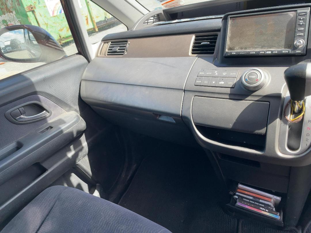 Photo '14' of Honda Stepwagon Photo '14' of Honda Stepwagon