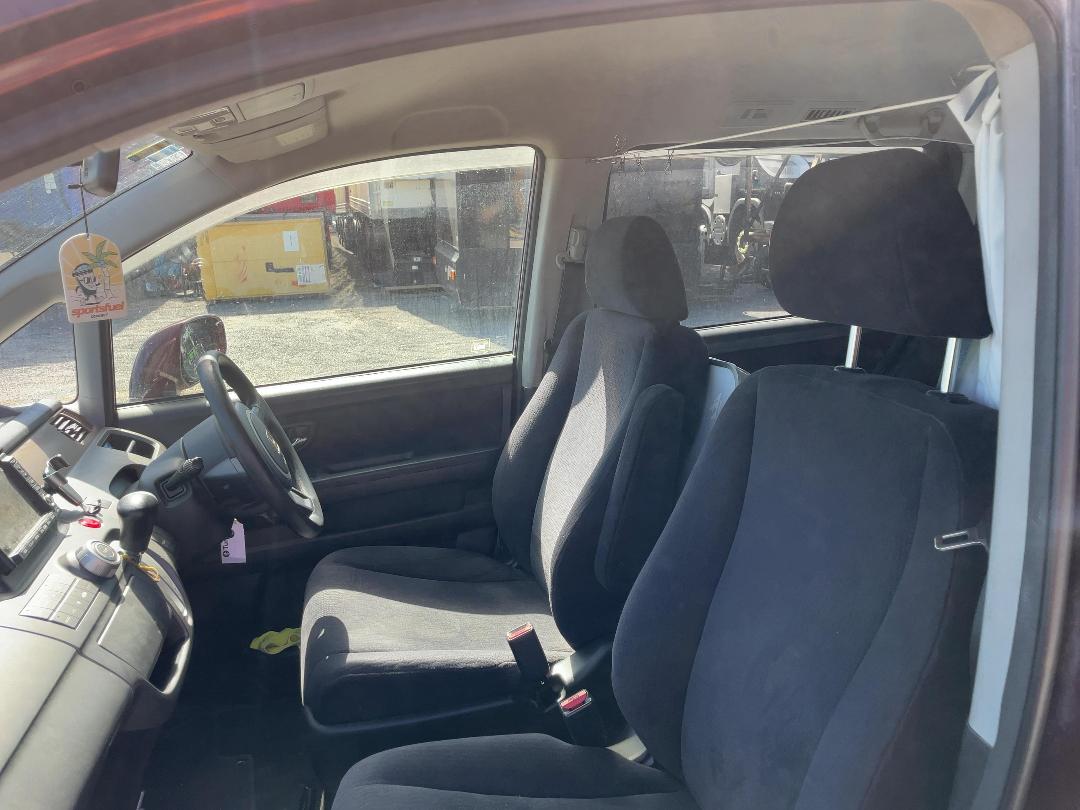 Photo '19' of Honda Stepwagon Photo '19' of Honda Stepwagon