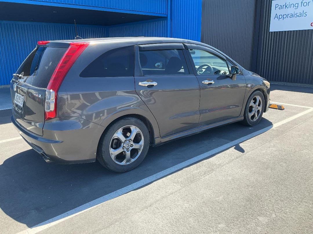 Photo '8' of Honda Stream RSZ Photo '8' of Honda Stream RSZ